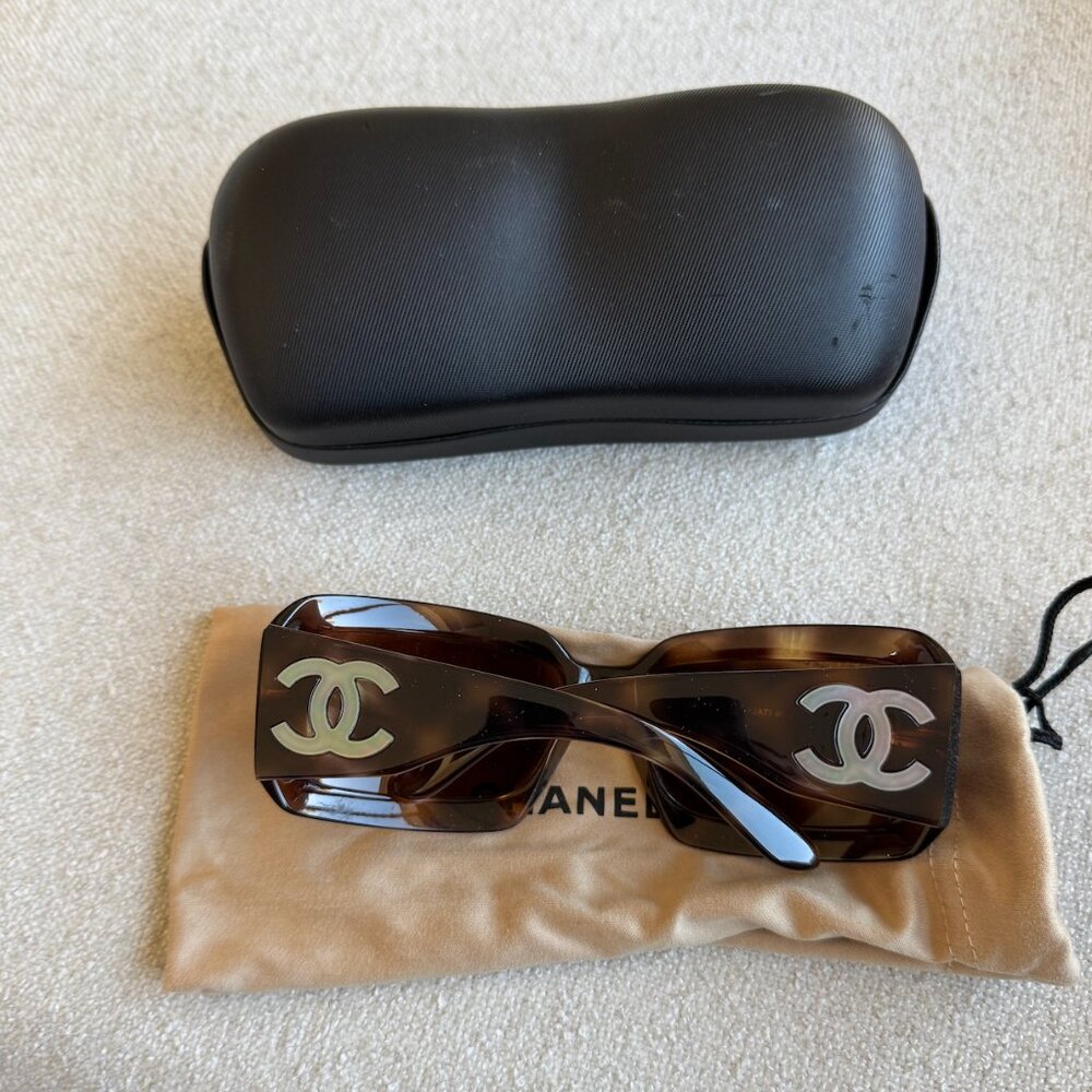 Chanel Sunglasses - Early 2000s Vintage
